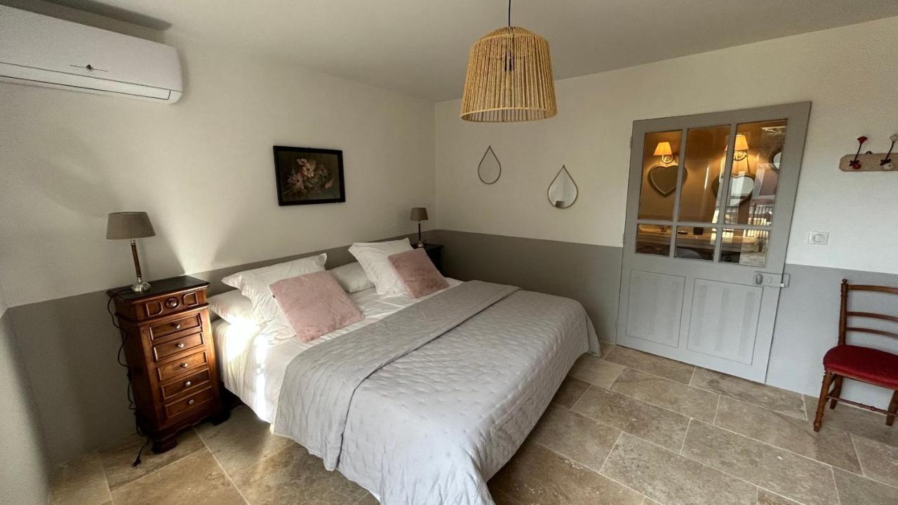 Le Petit Eden Bed and Breakfast Saint-Quentin-la-Poterie Exteriör bild