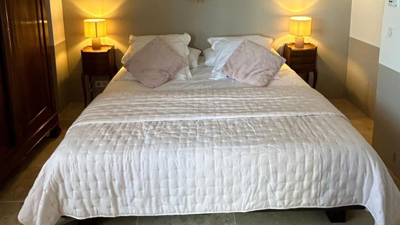 Le Petit Eden Bed and Breakfast Saint-Quentin-la-Poterie Exteriör bild
