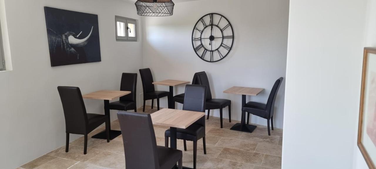 Le Petit Eden Bed and Breakfast Saint-Quentin-la-Poterie Exteriör bild