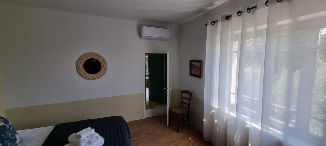 Le Petit Eden Bed and Breakfast Saint-Quentin-la-Poterie Exteriör bild