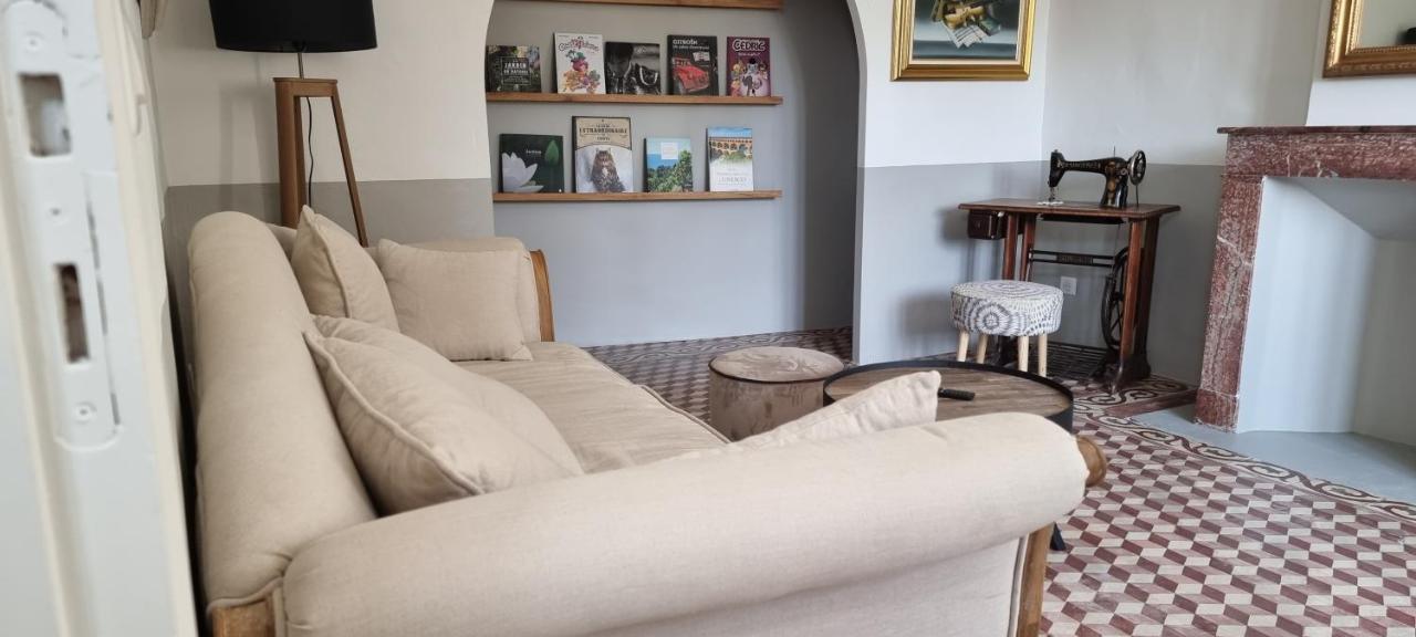 Le Petit Eden Bed and Breakfast Saint-Quentin-la-Poterie Exteriör bild