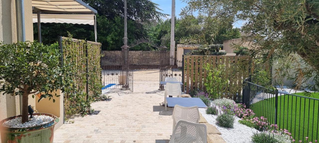 Le Petit Eden Bed and Breakfast Saint-Quentin-la-Poterie Exteriör bild